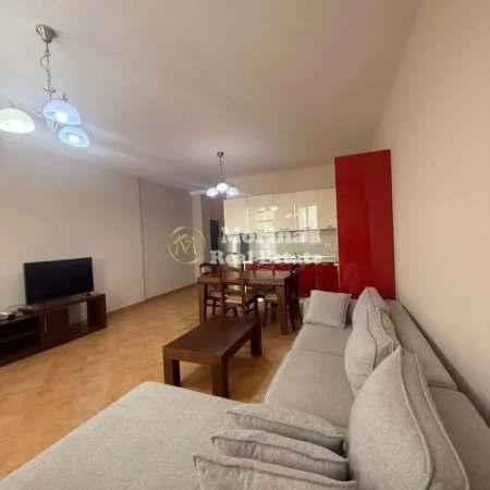 Tirane, jepet me qera apartament 2+1+Ballkon Kati 7, 600 m² 600 € (Jordan Misja)