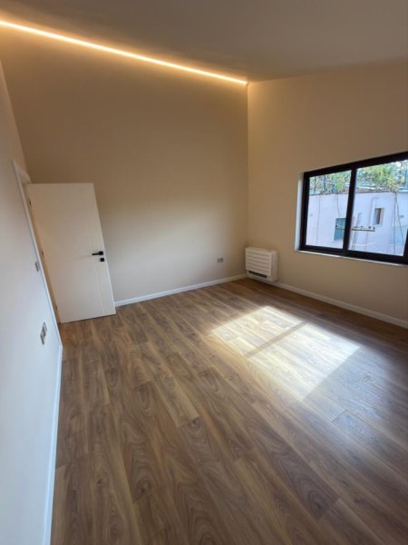 Tirane, jepet me qera Vile 3 Katshe Kati 3, 170 m² 1.800 €