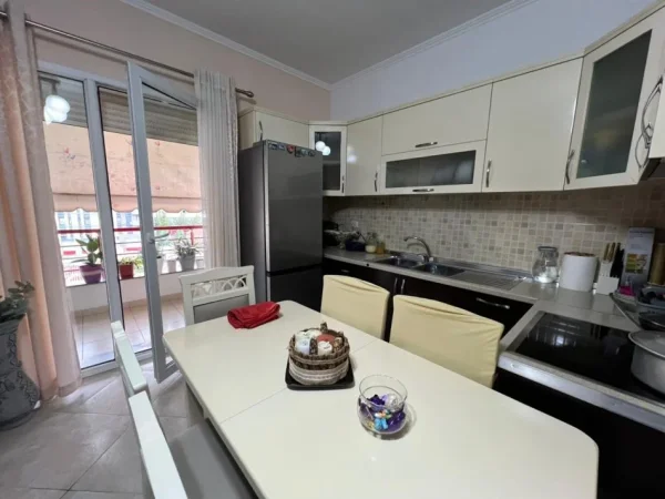 Tirane, shitet apartament 2+1+Ballkon Kati 4, 90 m² 175.000 € (JORDAN MISJA)