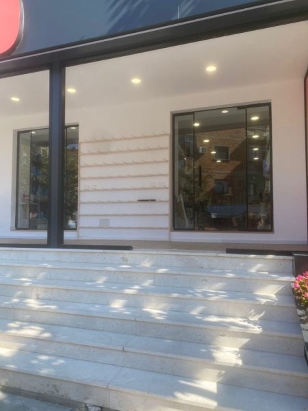 Shitet Ambient Biznesi ne Xhamllik, Kati 0, 75 m²