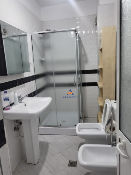 Tirane, jepet me qera apartament 2+1+Ballkon Kati 2, 95 m² 700 € (DON BOSKO)