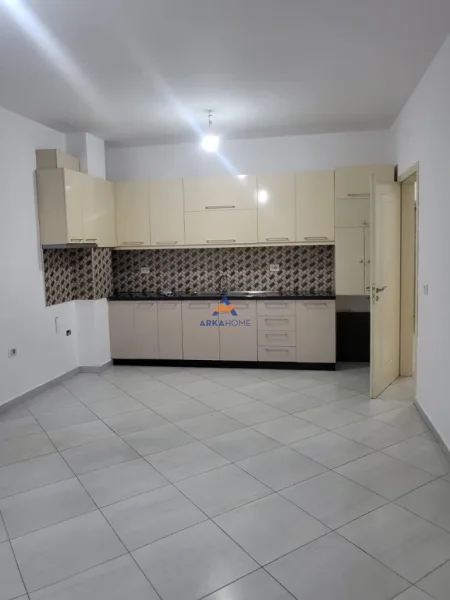 Tirane, jepet me qera apartament 2+1+Ballkon Kati 2, 95 m² 700 € (DON BOSKO)
