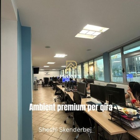 Tirane, jepet me qera zyre Kati 3, 306 m² 3.000 € (Sheshi Skenderbej)