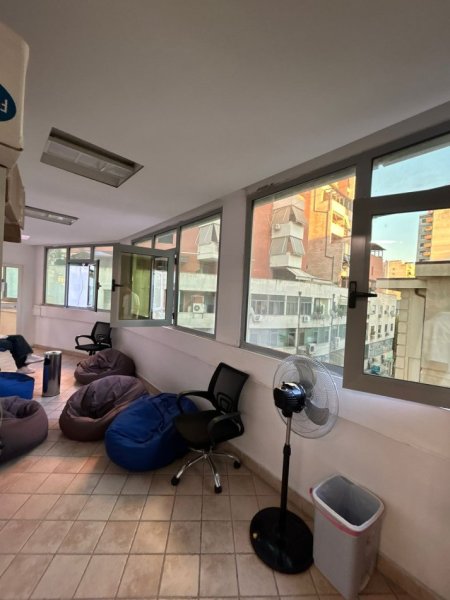 Tirane, jepet me qera zyre Kati 3, 306 m² 3.000 € (Sheshi Skenderbej)