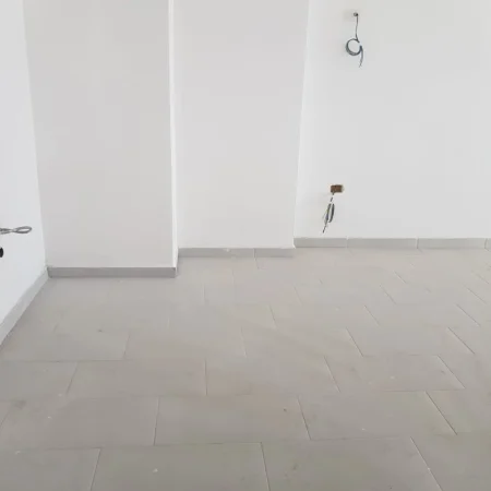 Tirane, jepet me qera apartament 3+1 Kati 4, 1.250 € 