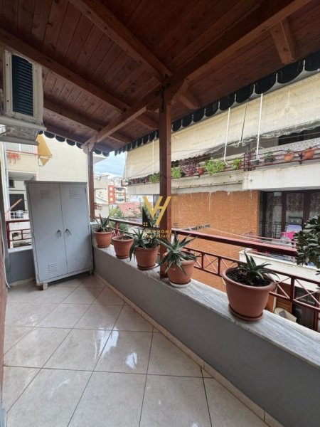 Tirane, jepet me qera apartament 2+1+Ballkon Kati 3, 100 m² 600 € (KODRA E DIELLIT, ELEONORA)