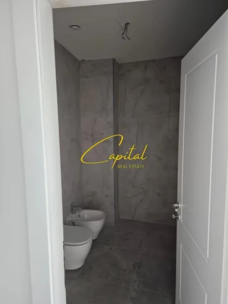 jepet me qera ambjent biznesi Kati 5, 105 m² 1.700 € (KOMPLEKSI "LAKE VIEW")