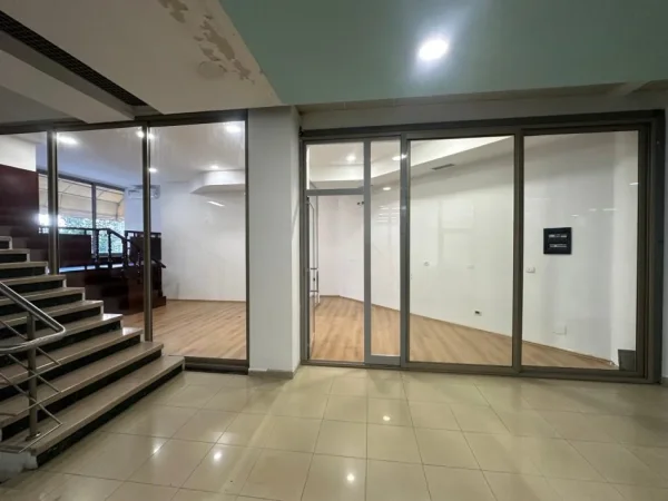 Tirane, jepet me qera zyre Kati 2, 65 m² 1.150 € (Qender)