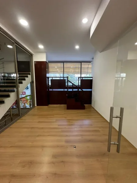 Tirane, jepet me qera zyre Kati 2, 65 m² 1.150 € (Qender)