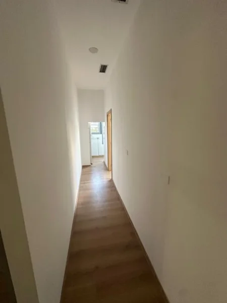 Tirane, jepet me qera zyre Kati 2, 65 m² 1.150 € (Qender)