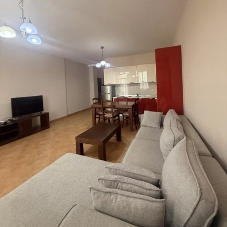 Tirane, jepet me qera apartament 2+1 , 