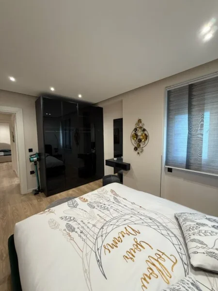 Tirane, jepet me qera apartament 2+1 Kati 3, 120 m² 1.500 € (Myslym Shyr, prane Grepit te Arte)
