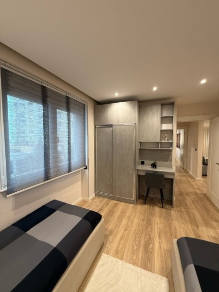 Tirane, jepet me qera apartament 2+1 Kati 3, 120 m² 1.500 € (Myslym Shyr, prane Grepit te Arte)