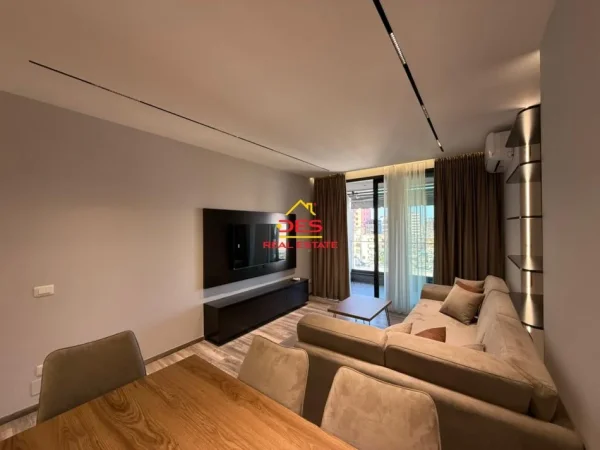 Vlore, jepet me qera apartament 1+1+Ballkon Kati 5, 70 m² 600 € (Rruga Sadik Zotaj)