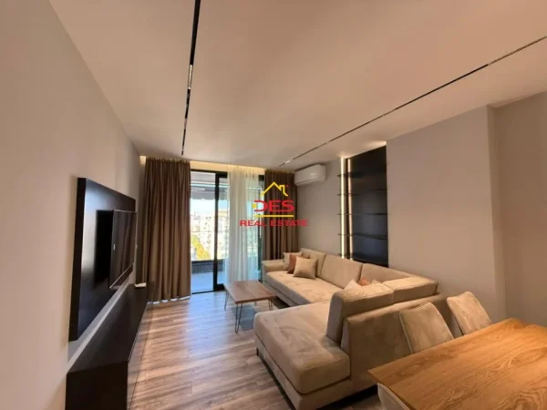 Vlore, jepet me qera apartament 1+1+Ballkon Kati 5, 70 m² 600 € (Rruga Sadik Zotaj)
