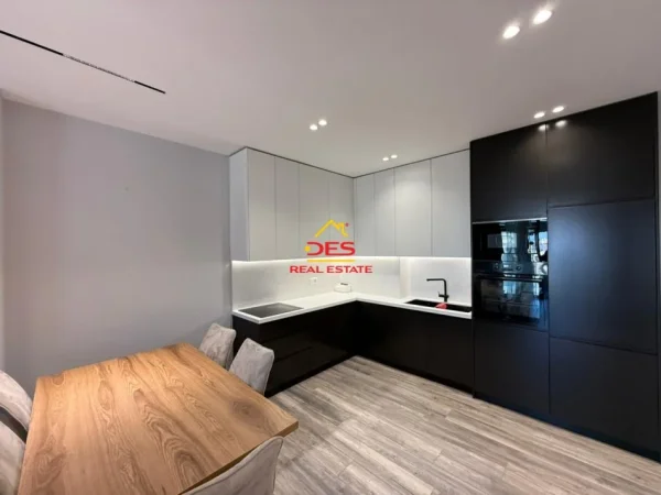 Vlore, jepet me qera apartament 1+1+Ballkon Kati 5, 70 m² 600 € (Rruga Sadik Zotaj)
