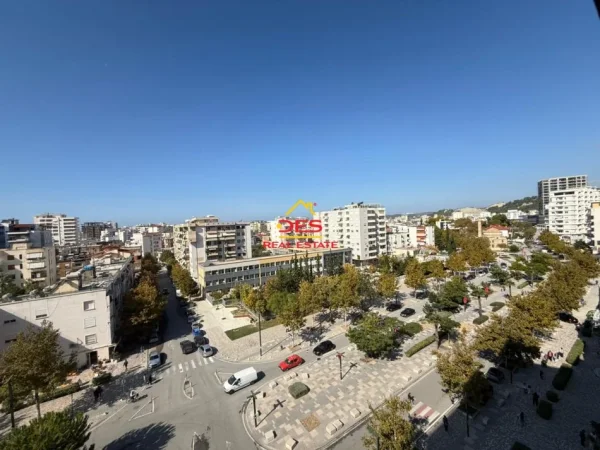 Vlore, jepet me qera apartament 1+1+Ballkon Kati 5, 70 m² 600 € (Rruga Sadik Zotaj)