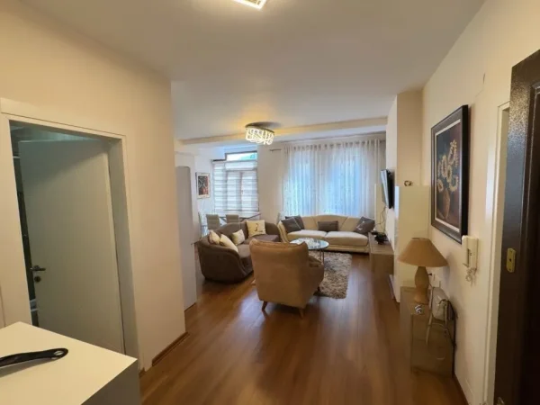 Pogradec, shitet apartament 1+1 , 109.000 € (buze liqenit)