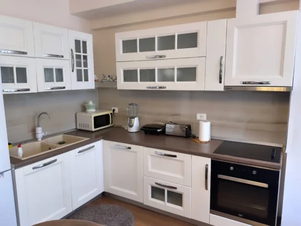 Pogradec, shitet apartament 1+1 , 109.000 € (buze liqenit)