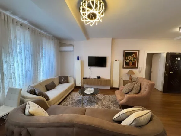 Pogradec, shitet apartament 1+1 , 109.000 € (buze liqenit)