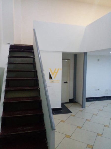 Tirane, jepet me qera zyre Kati 2, 60 m² 600 € (RRUGA E BARRIKADAVE)