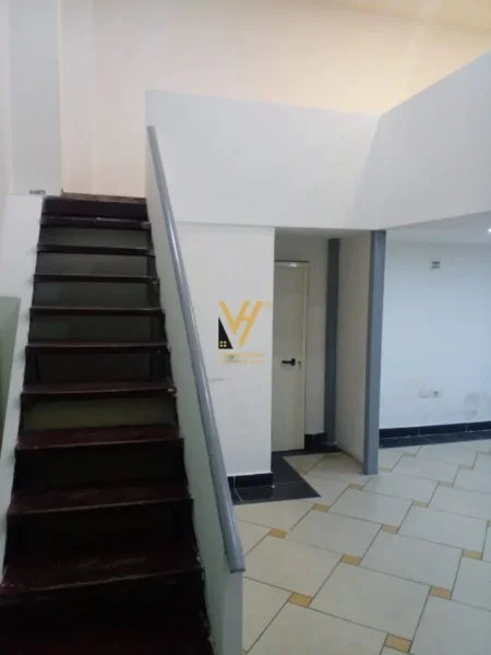 Tirane, jepet me qera zyre Kati 2, 60 m² 600 € (RRUGA E BARRIKADAVE)