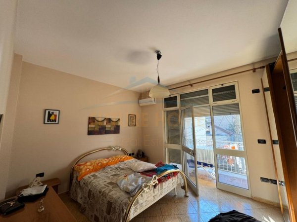 Tirane, jepet me qera apartament 3+1+Ballkon Kati 1, 120 m² 650 € (Bulevardi Zogu I)