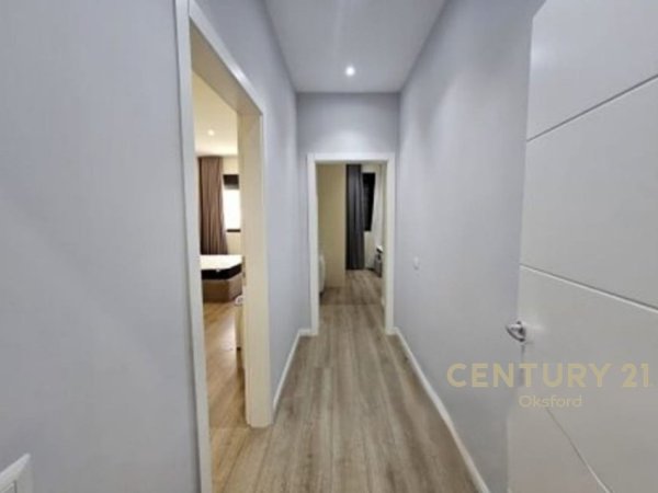 Tirane, jepet me qera apartament 2+1+Aneks+Ballkon Kati 1, 127 m² 700 € (Selite)