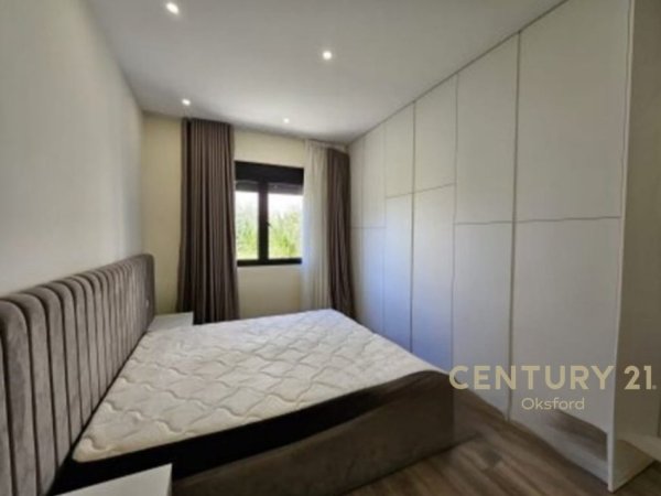 Tirane, jepet me qera apartament 2+1+Aneks+Ballkon Kati 1, 127 m² 700 € (Selite)