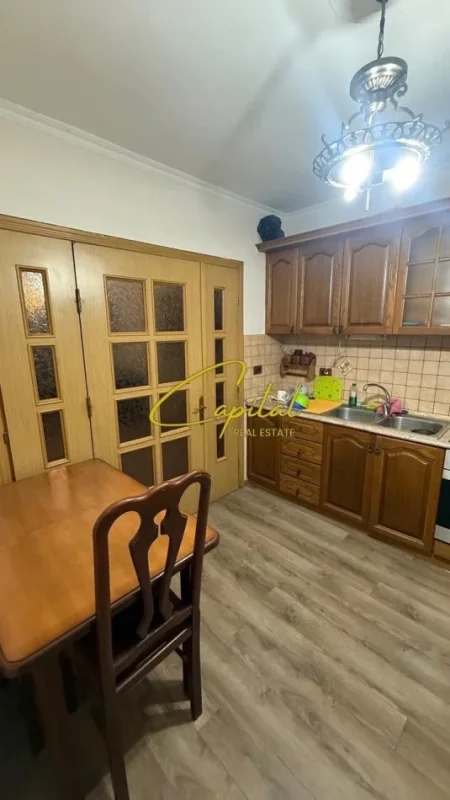 Tirane, jepet me qera apartament 1+1 Kati 0, 80 m² 650 € (ISH EKSPOZITA)