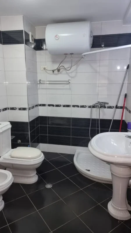 Tirane, jepet me qera apartament 1+1 Kati 5, 560 € 