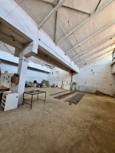 Tirane, jepet me qera magazine Kati 0, 600 m² 1.300 € (Llambi Bonata)