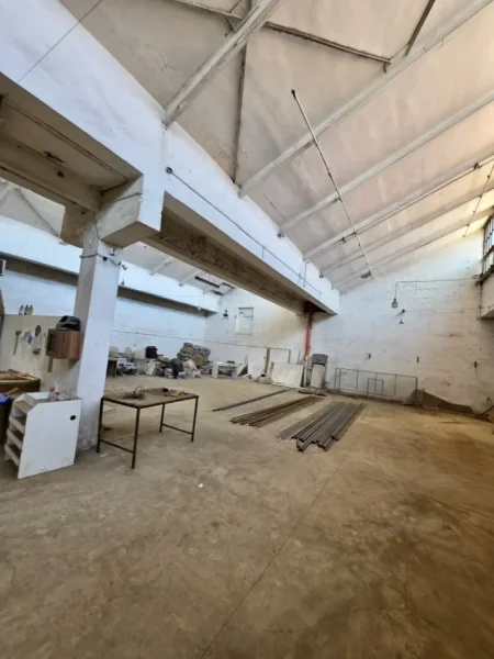 Tirane, jepet me qera magazine Kati 0, 600 m² 1.300 € (Llambi Bonata)