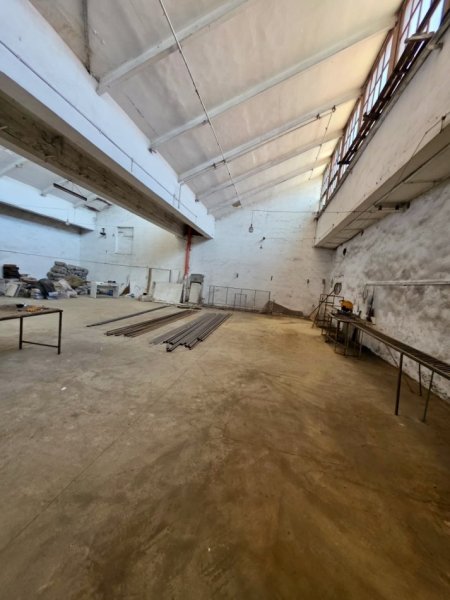 Tirane, jepet me qera magazine Kati 0, 600 m² 1.300 € (Llambi Bonata)