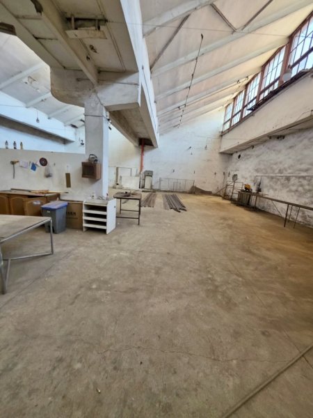 Tirane, jepet me qera magazine Kati 0, 600 m² 1.300 € (Llambi Bonata)