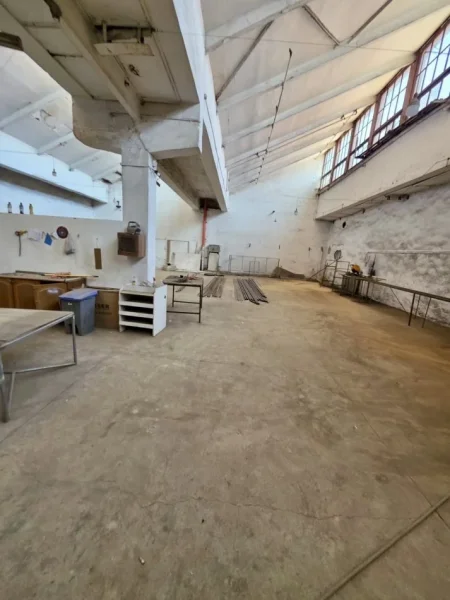 Tirane, jepet me qera magazine Kati 0, 600 m² 1.300 € (Llambi Bonata)