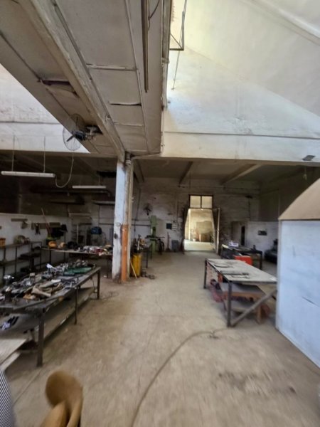 Tirane, jepet me qera magazine Kati 0, 600 m² 1.300 € (Llambi Bonata)