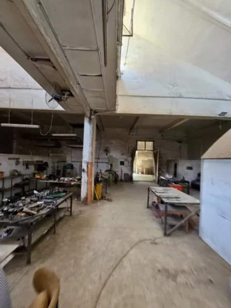 Tirane, jepet me qera magazine Kati 0, 600 m² 1.300 € (Llambi Bonata)