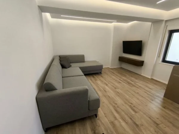 Tirane, shitet apartament 1+1+Aneks Kati 5, 65 m² 165.000 € (Zallit)