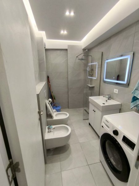 Tirane, shitet apartament 1+1+Aneks Kati 5, 65 m² 165.000 € (Zallit)