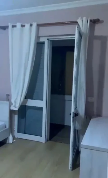 Tirane, jepet me qera apartament 2+1+Ballkon Kati 3, 87 m² 650 € (ZOGU I ZI)