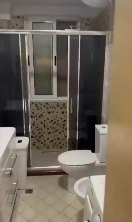 Tirane, jepet me qera apartament 2+1+Ballkon Kati 3, 87 m² 650 € (ZOGU I ZI)