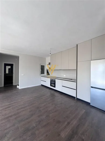 Tirane, jepet me qera zyre Kati 4, 125 m² 650 € (BULEVARDI I RI)