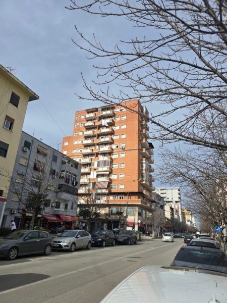 Durres, jepet me qera apartament 1+1+Aneks+Ballkon Kati 8, 70 m² 350 € (Rruga Aleksander Goga/9)