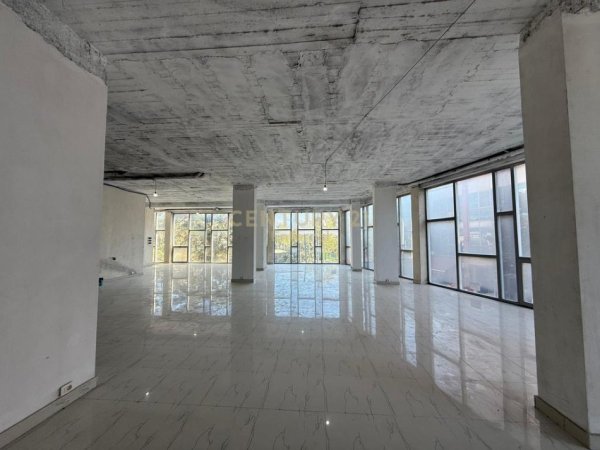 Tirane, shitet ambjent biznesi Kati 1, 320 m² 512.000 € (Paskuqan)