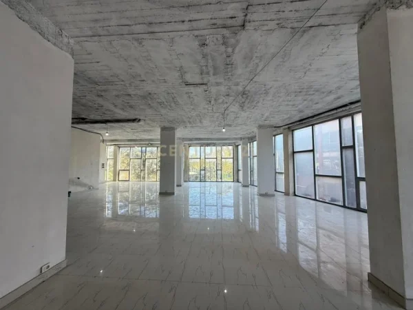 Tirane, shitet ambjent biznesi Kati 1, 320 m² 512.000 € (Paskuqan)