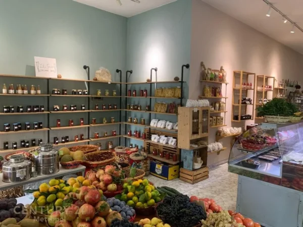 Tirane, shitet dyqan Kati 0, 90 m² 35.000 € (5. Maji)