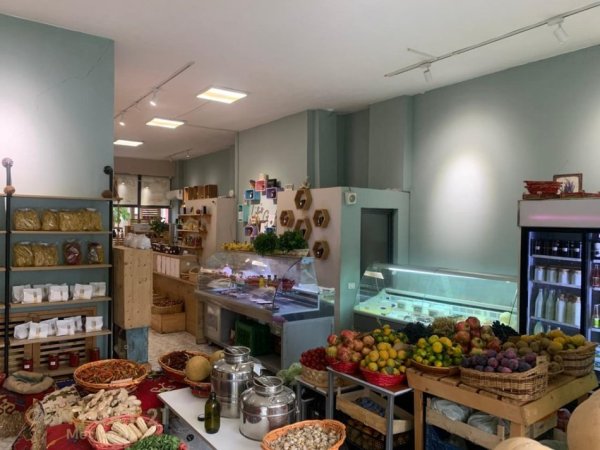 Tirane, shitet dyqan Kati 0, 90 m² 35.000 € (5. Maji)