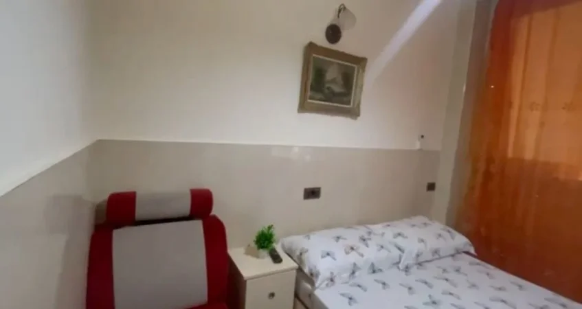 Tirane, jepet me qera apartament 1+1+Ballkon Kati 2, 50 m² 450 € (RRUGA 5 MAJI)