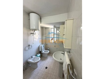 Tirane, jepet me qera apartament 1+1 Kati 4, 58 m² 500 € 